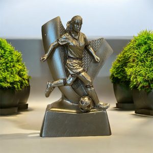 Fotbollsstatyett kvinnlig fotbollsspelare 10cm brons