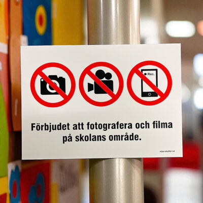 Skylt Förbjudet att fotografera och filma på skolans område