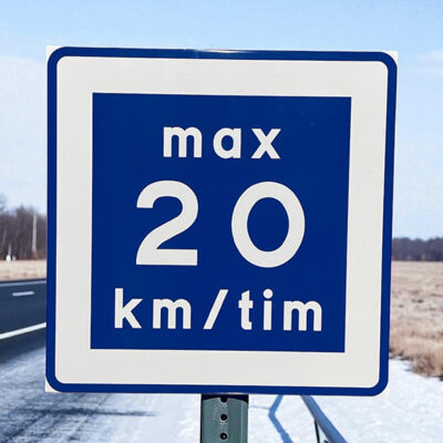 Skylt Hastighetsskylt rekommenderad hastighet 20km h