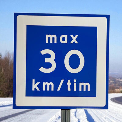 Skylt Hastighetsskylt rekommenderad hastighet 30km h