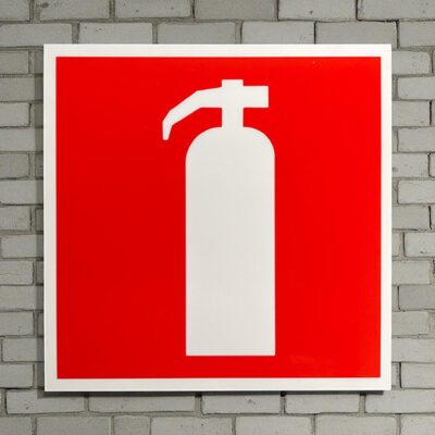 Skylt brandsläckare med symbol Brand