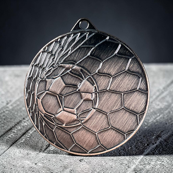 Fotbollsmedalj-Brons-50mm-med-boll-och-fotbollsnat