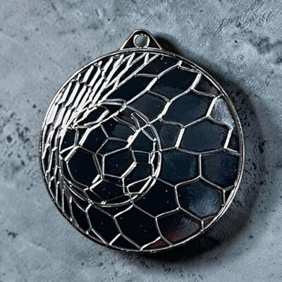 Fotbollsmedalj-Silver-50mm-med-boll-och-fotbollsnat.
